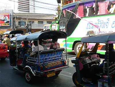 Tuk-Tuki - wygodny środek transportu w Bangkoku.