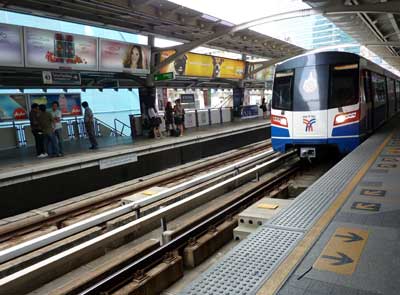 Sky Train - naziemna kolej w Bangkoku