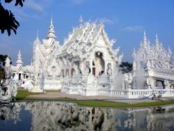 Biała świątynia Wat Rong Khun w Tajlandii