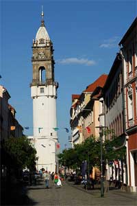 Krzywa wieża Reichenturm w Budziszynie