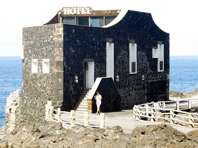 Punta Grande - najmniejszy hotel na świecie na wyspie El Hierro, fot. Flickr/Maduroman