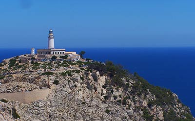 Kraniec półwyspu Formentor zwieńczony jest latarnią.