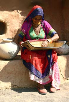Kobieta w jednej z wiosek Bishnoi