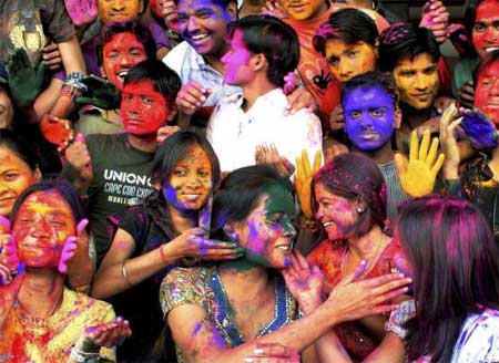 Festiwal Kolorów, czyli święto Holi w Indiach (fot. thehindu.com)