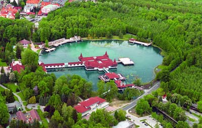 Heviz słynie z największego naturalnego jeziora termalnego w Europie. (fot. nyugat-balatoni turisztikai iroda)
