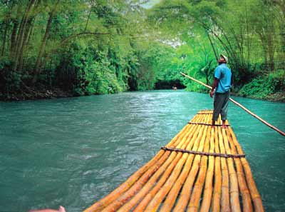 Spływ bambusowymi tratwami po rzece Martha Brae (fot. Jamaican Tourist Board)