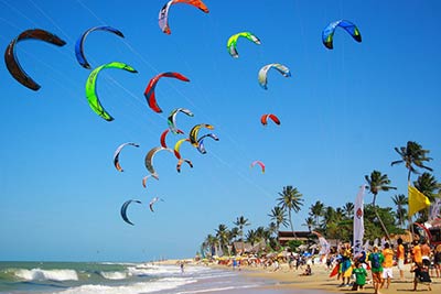 Cumbuco to światowa mekka kitesurfingu (fot. Secretaria do Turismo de Ceara)