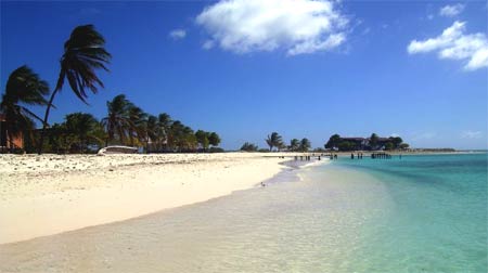 Plaża na jednej z wysp archipelagu Los Roques (fot. wikimedia.org)