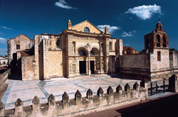 Katedra Santa María de la Encarnación w Dzielnicy Kolonialnej Santo Domingo. (fot. The Ministry of Tourism of The Dominican Republic)