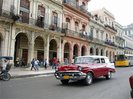 <a href='miejsce,hawana,142.html
'>Hawana</a>, ulica La Habana Vieja w starej części miasta (fot. wikimedia.org)