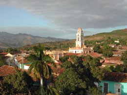 <a href='miejsce,trinidad,141.html
'>Trinidad</a> de Cuba - górująca nad miastem dzwonnica Klasztoru św. Franciszka (fot. Dieter Mueller)