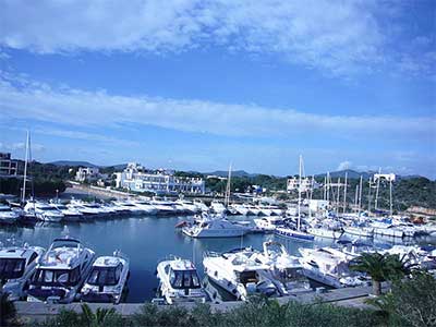 Marina w Cala d’Or na Majorce, fot.wikimedia.org/Igasspei.