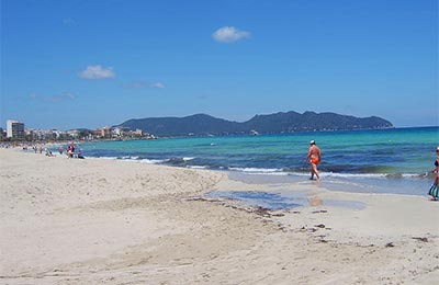 Plaża w Cala Millor na Majorce, fot.wikimedia.org/ILA-boy, licencja GPL