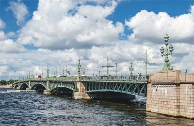 Most Trinity w Petersburgu nad rzeką Neva