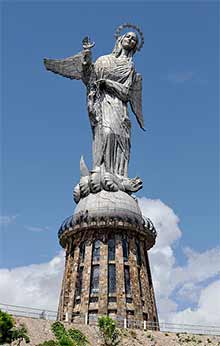 45-metrowa statua Madonny w Quito, fot.wikimedia.org/Cayambe.