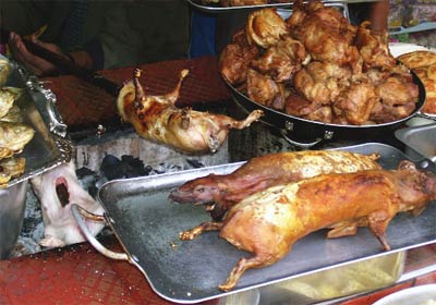 Pieczona świnka morska na bazarze w Ekwadorze