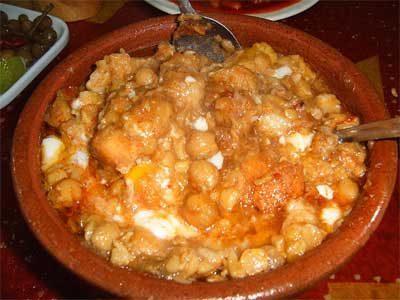 Pikantna zupa lablabi serwowana w Tunezji