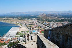 Widok na Nafplion z fortecy Palamidi