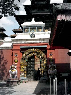 Wejście do świątyni Taledźu (fot. zcw)