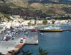 Port na wyspie Lipari